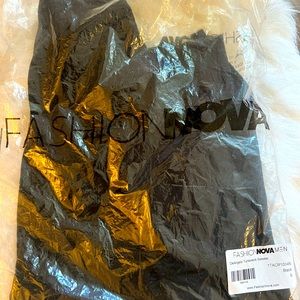 Fashion Nova’s Men DeAngelo Turtleneck Sweater Black